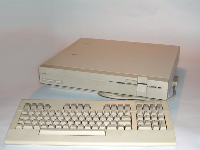Commodore C128 DCR.