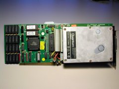 De Commodore A 2091 met een geïnstalleerde SCSI hard disk.