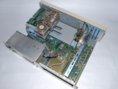 Binnenzijde van de Commodore PC 10 computer.