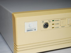 Das Firmenzeichen des Commodore 386SX-16 Computer.