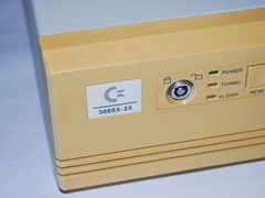 Das Firmenzeichen des Commodore 386SX-25 Computer.