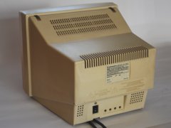Die Rückseite der Commodore 1402 Monitor. 