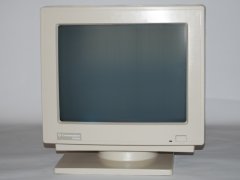 De voorzijde van de Commodore 1404 monitor.
