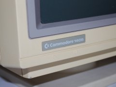 Het logo van de Commodore 1405 monitor.