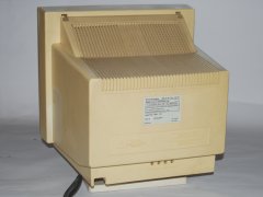 Die Rückseite der Commodore 1405 Monitor.