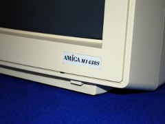 Das Firmenzeichen von den Amiga Technologien M1438S Monitor.
